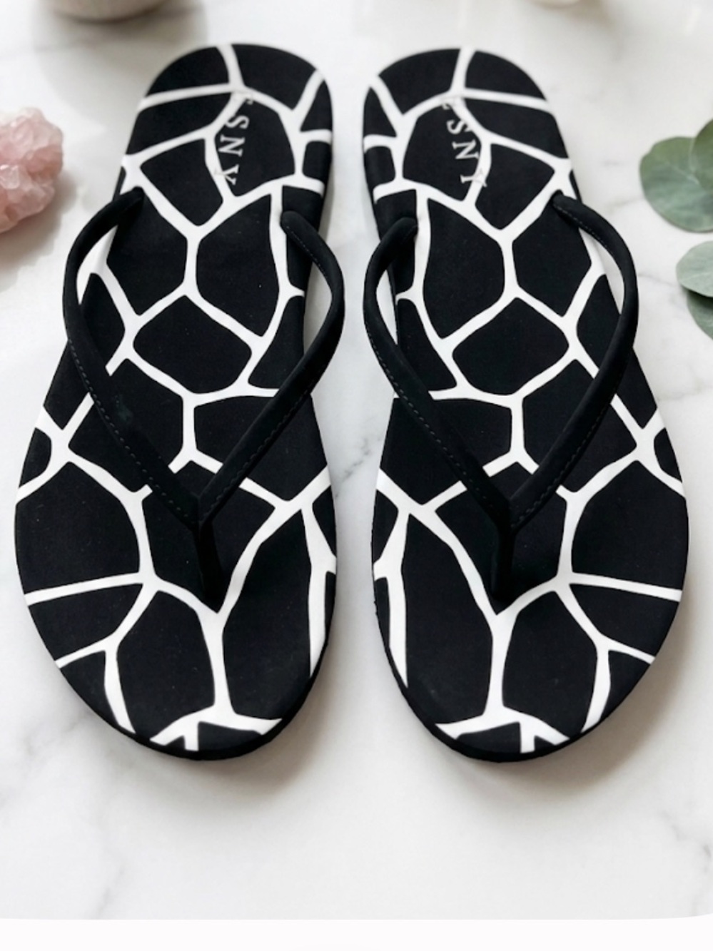 Esny Black & White Patterned Flip Flop Sandals Women Size 10